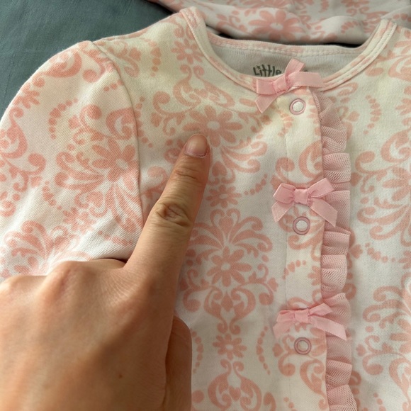 Little me 3 moths baby girl’s damask footie sleeper with hat - Picture 4 of 9